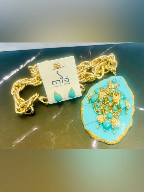 MIA Gold tone chunky chain Turquoise Bees & Gem Necklace with Teardrop Studs Set - Picture 4 of 5